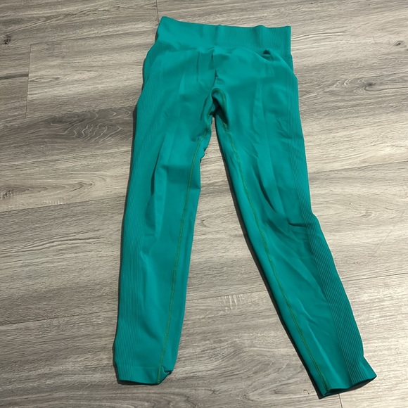 Cream leggings from Peachy Bunz. Size Small. Squat proof - Picture 1 of 3